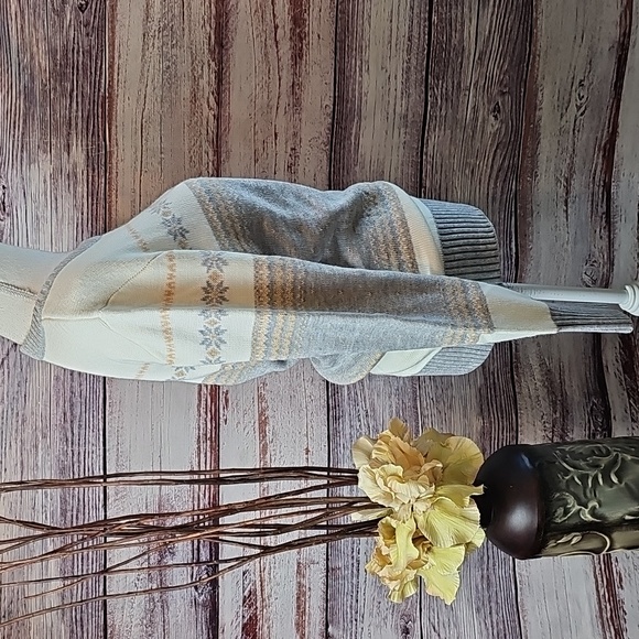 GRAY & WHITE SNOWFLAKE LONG SLEEVE PULLOVER SWEATER CARDIGAN - Picture 3 of 11